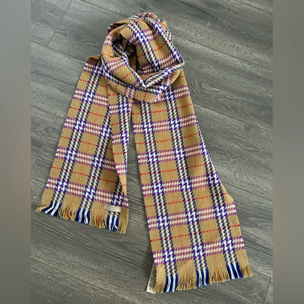 Burberry 100% wool scarf - Picture 5 of 5